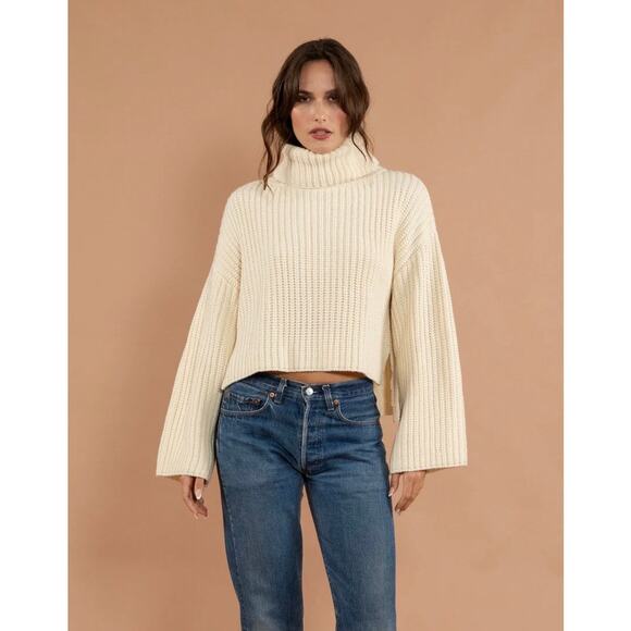 RAGA NWT Women’s Tashi Fisherman Winter White Turtleneck Sweater size Small - Picture 1 of 6